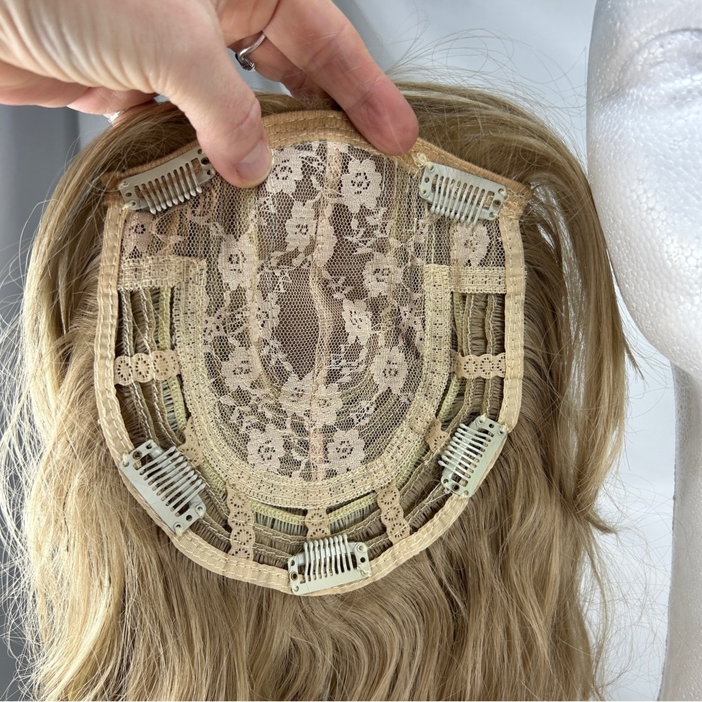 043 Wavy Blonde Mixed Bleach Blonde Synthetic Wig Clip In Hair Topper - Picture 3 of 4